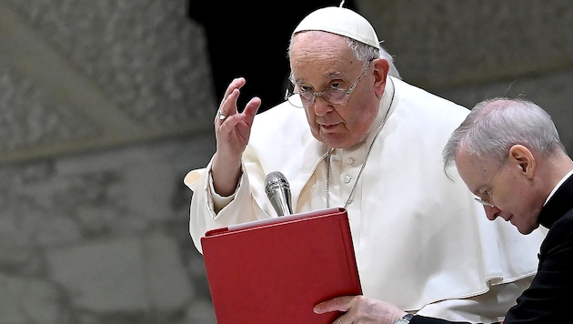 Papst Franziskus besuchte im Vorjahr Ungarn. Anlässlich dieses Besuchs gab es umstrittene Begnadigungen. (Bild: APA/AFP/Filippo MONTEFORTE)