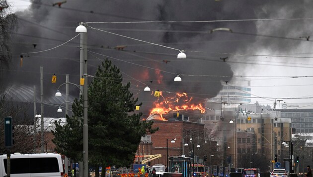 Mehrere Menschen wurden zudem bei dem Flammeninferno verletzt.  (Bild: AP)