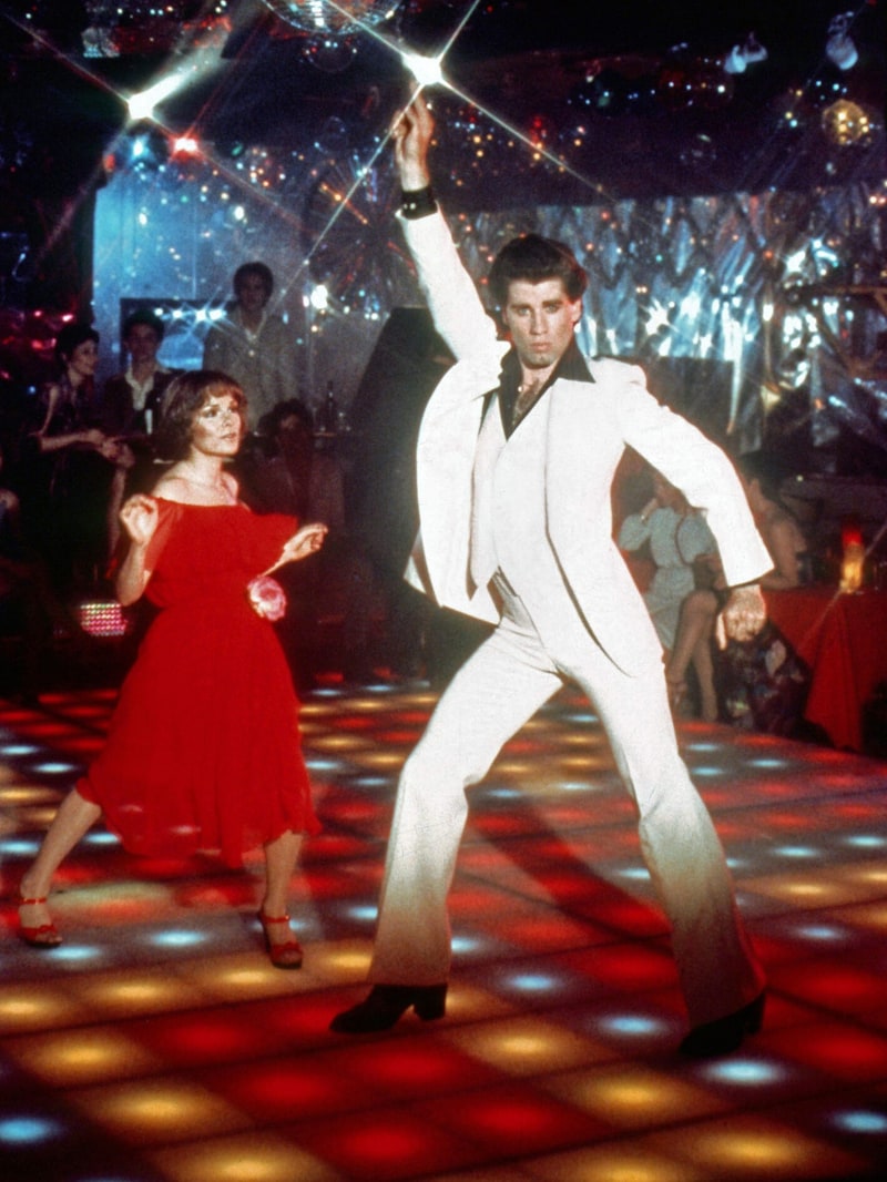 Karen Lynn Gorney und John Travolta in „Saturday Night Fever“ (Bild: Ronald Grant Archive / Mary Evans / picturedesk.com)