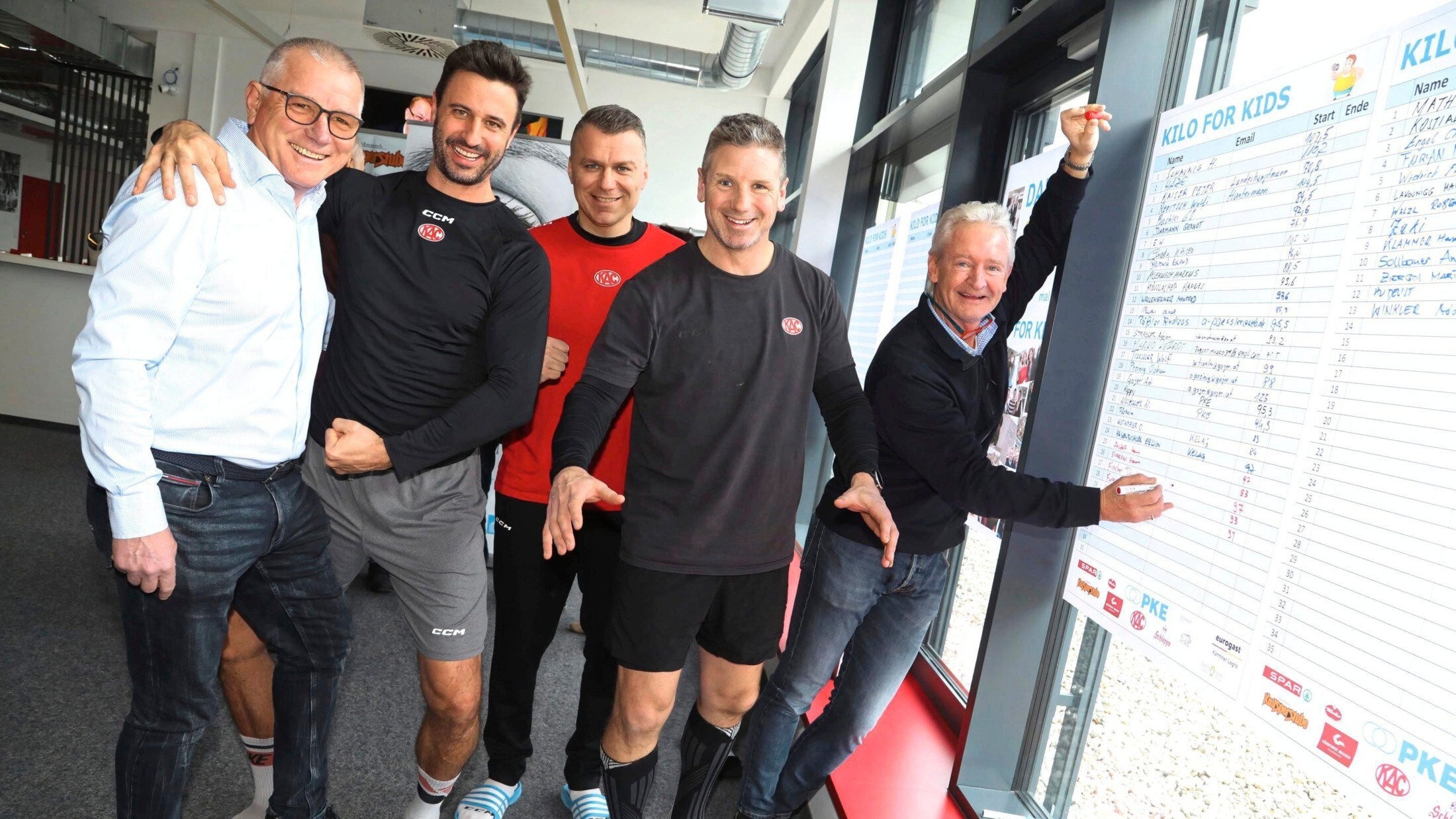 Hans Sulzer, David Fischer, Andrej Hocevar, Kirk Furey und Hannes Scarsini im KAC-VIP-Club.