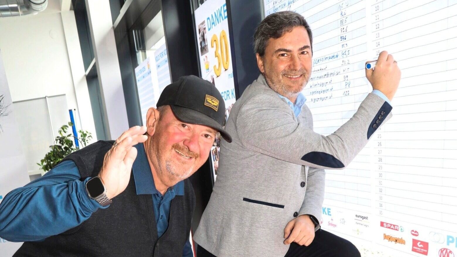 Adi Gojer und Markus Lakounigg machen begeistert mit.