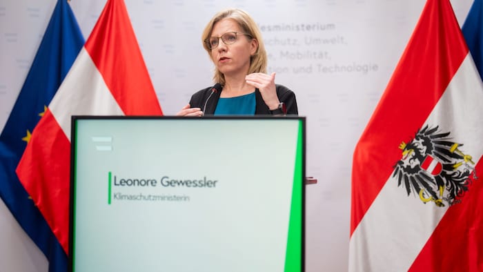 Klimaschutz-Ministerin Leonore Gewessler von den Grünen. Sie befindet sich im Wahlkampf, weshalb neue Förderungen erwartet werden.
