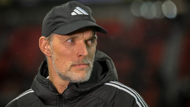 Bayern-Coach Thomas Tuchel muss sich erneut kritische Worte gefallen lassen. (Bild: APA/AFP/SASCHA SCHUERMANN)