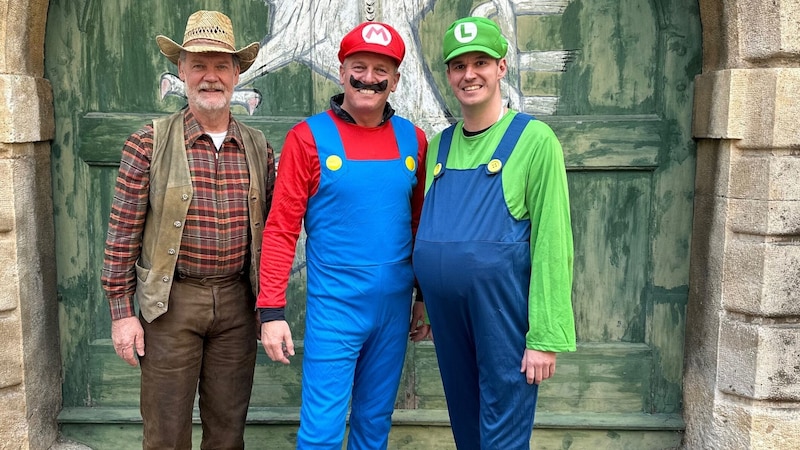 Dritter-Landtagspräsident Gerald Deutschmann mit FPÖ-Klubobmann „Super“-Mario Kunasek und Klubobmann-Stv. Stefan „Luigi“ Hermann (Bild: FPÖ Landtagsklub)