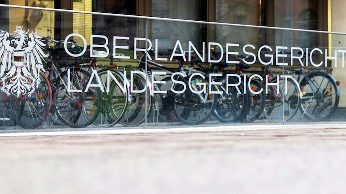 Dem Landesgericht Innsbruck blieb Benko am Dienstagvormittag fern.
