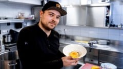 Christoph Vogler kocht dieses Mal Spaghetti Carbonara (Bild: Imre Antal)