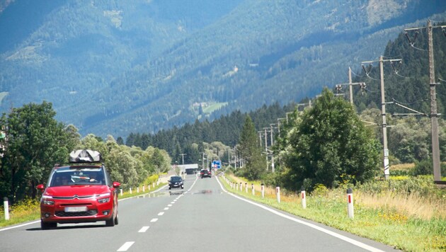 Die B100 sollte längst ausgebaut werden. (Bild: Hannes Wallner, Krone KREATIV)