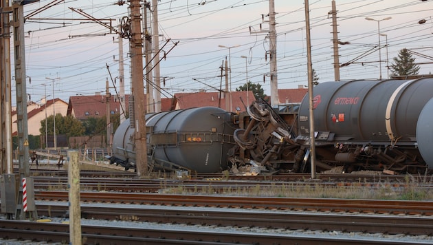 The derailment of this freight train is still causing a stir in Wels. (Bild: Stadt Wels/Laumat)