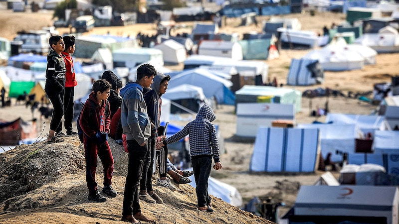 Obóz namiotowy w Rafah (Bild: APA/AFP/Mahmud Hams)