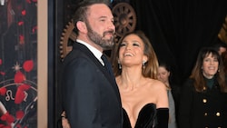 Zum letzten Mal zeigten sich Ben Affleck und Jennifer Lopez im Februar gemeinsam am roten Teppich. Seit sieben Wochen wurden sie gar nicht mehr gemeinsam gesehen. Ist die Ehe des Traumpaares etwa am Ende? (Bild: APA/AFP/Robyn Beck)