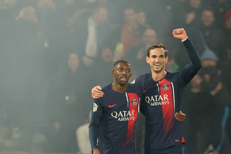 Dembele mit Fabian Ruiz (Bild: APA/AFP/ALAIN JOCARD)