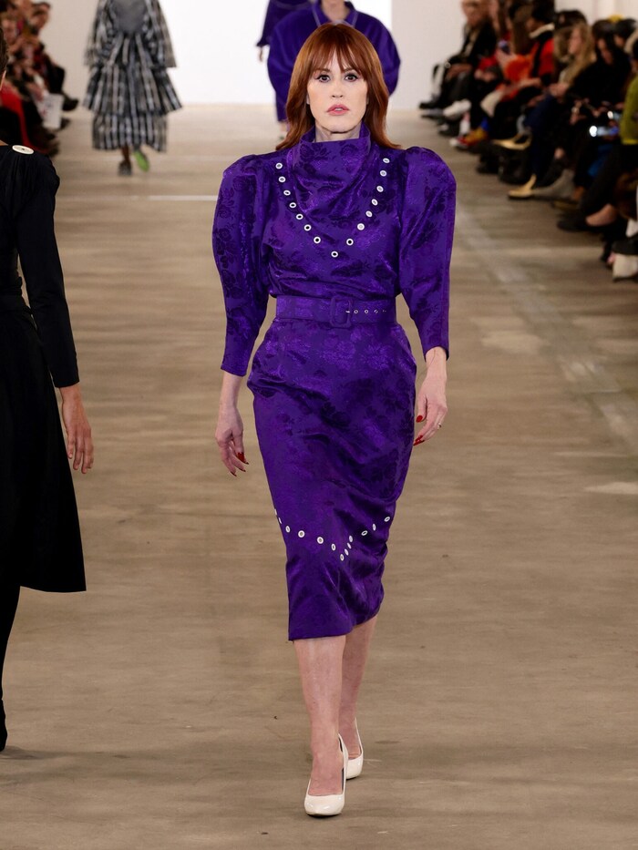 Molly Ringwald bei der Batsheva-Show während der New York Fashion Week am Laufsteg.