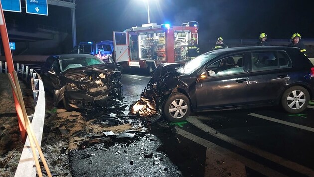 Luckily for the two people involved in the accident, they escaped with minor injuries. (Bild: Feuerwehr St. Michael)