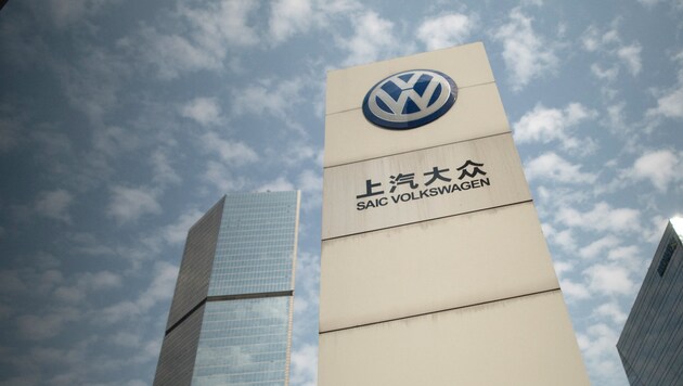 VW kooperiert in der Provinz Xinjiang mit der chinesischen Firma SAIC. (Bild: AFP)