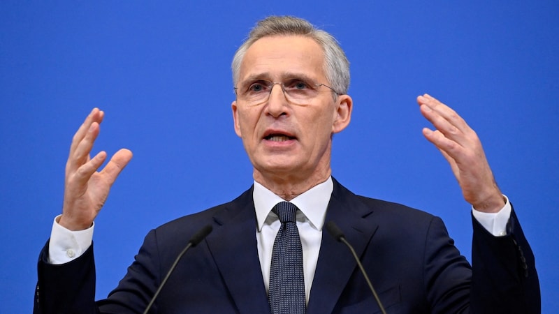 Stoltenberg nannte ein Plus der Verteidigungsausgaben um elf Prozent. (Bild: APA/AFP/JOHN THYS)