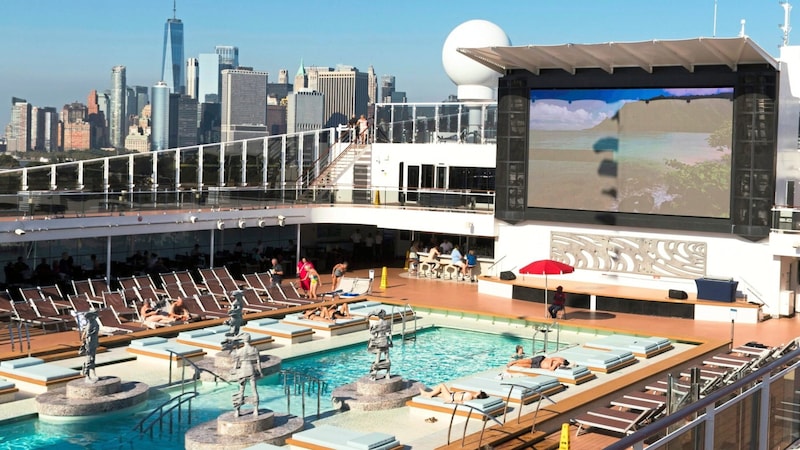 der Pool mit der Skyline von New York (Bild: Peter Grotter)