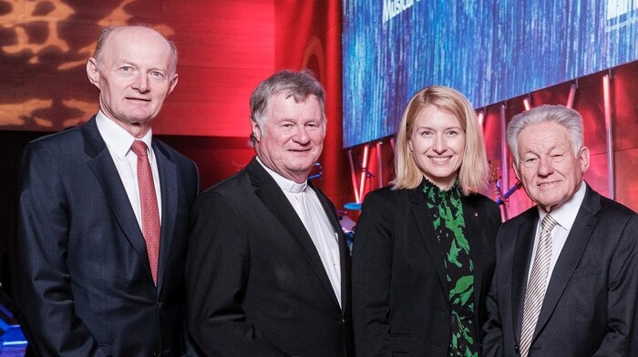 Von links: „Hausherr“ Franz Gasselsberger, Bischof Manfred Scheuer, LH-Vize Christine ...