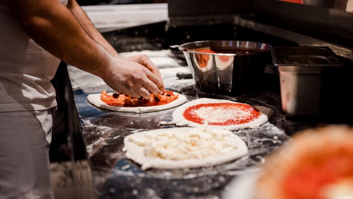Echte Pizza aus Neapel serviert l’autentico in der Millennium City.