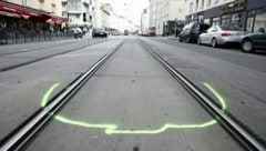 Das Mädchen musste nach dem Unfall in den Schockraum eines Spitals gebracht werden. (Bild: APA/TOBIAS STEINMAURER)