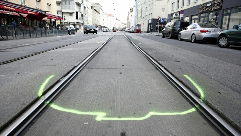 Das Mädchen musste nach dem Unfall in den Schockraum eines Spitals gebracht werden. (Bild: APA/TOBIAS STEINMAURER)