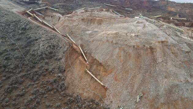 Çarşamba günü, Türkiye'deki bir altın madeninde toprak altında kalan işçilerden hala bir yaşam belirtisi yoktu. (Bild: AFP)