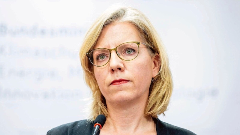 Leonore Gewessler treibt die ÖVP, diesmal im Ländle, wieder einmal vor sich her. (Bild: SEPA.Media/Michael Indra)