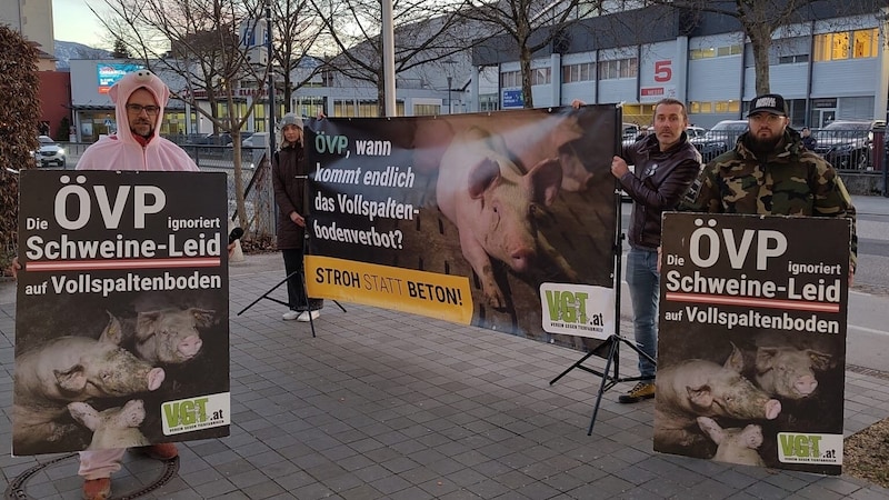 Fünf Aktivisten des VGT haben erneut in Klagenfurt protestiert.  (Bild: VGT)