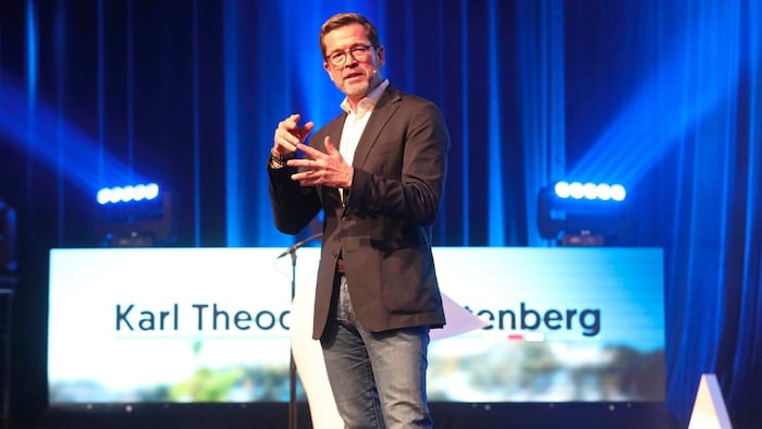 Karl Theodor zu Guttenberg elmarasztaló szavakat mondott, de humorral is csillogott.