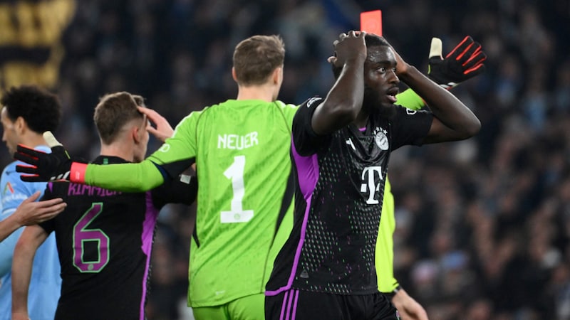 Dayot Upamecano flog zuletzt zweimal vom Platz (Bild: APA/AFP/Alberto PIZZOLI)