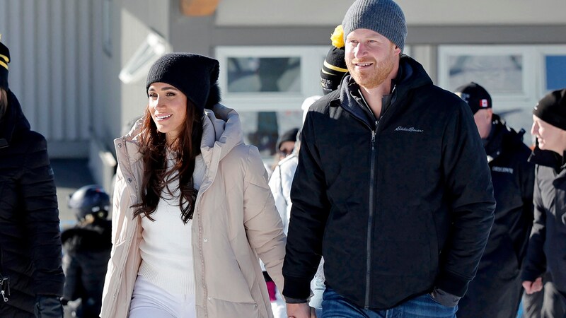 Herzogin Meghan und Prinz Harry verbrachten den Valentinstag auf der Piste - und lächelten die Kritik der letzten Tage einfach weg. (Bild: APA/Getty Images via AFP/GETTY IMAGES/Andrew Chin)