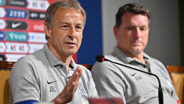 Jürgen Klinsmann muss seine Koffer packen. Was bedeutet das für Andreas Herzog? (Bild: APA/AFP/Jung Yeon-je)