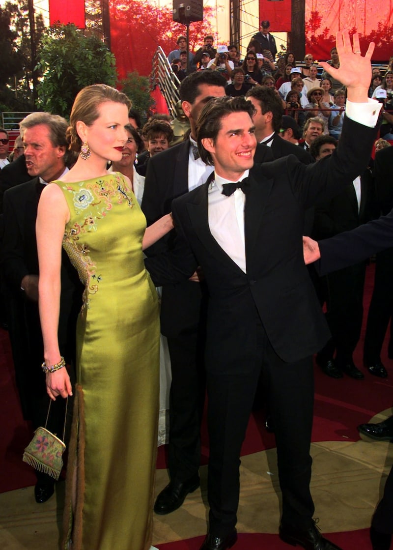 Tom Cruise und Nicole Kidman bei den Oscars 1995 (Bild: CHRIS PIZZELLO / AP / picturedesk.com)