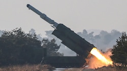 Nordkorea hat nach eigenen Angaben neue Raketen (Bild) zur Abwehr feindlicher Schiffe getestet. (Bild: AFP/KCNA via KNS/STR)