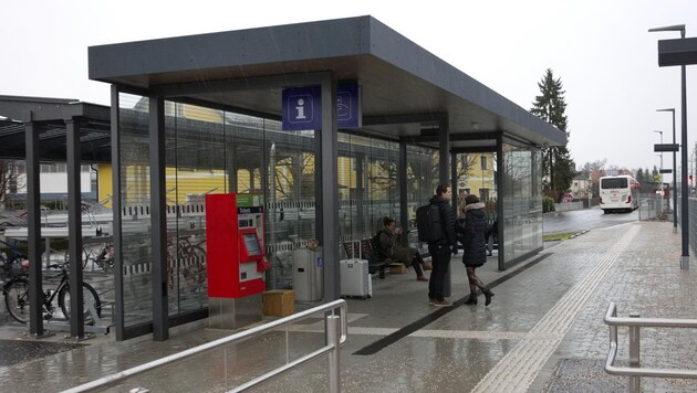 In Kremsmünster suchen Öffi-Nutzer vergeblich ein WC am Bahnhof.