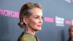 Sharon Stone empfindet keine Trauer um jenen plastischen Chirurgen, der ihren Körper ungefragt verändert hat. (Bild: APA/Getty Images via AFP/GETTY IMAGES/Monica Schipper)