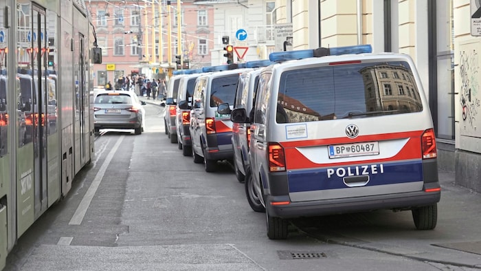 Die Polizei steht bereit.