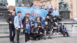 Die Slovan-Fans sind da. (Bild: Sepp Pail)