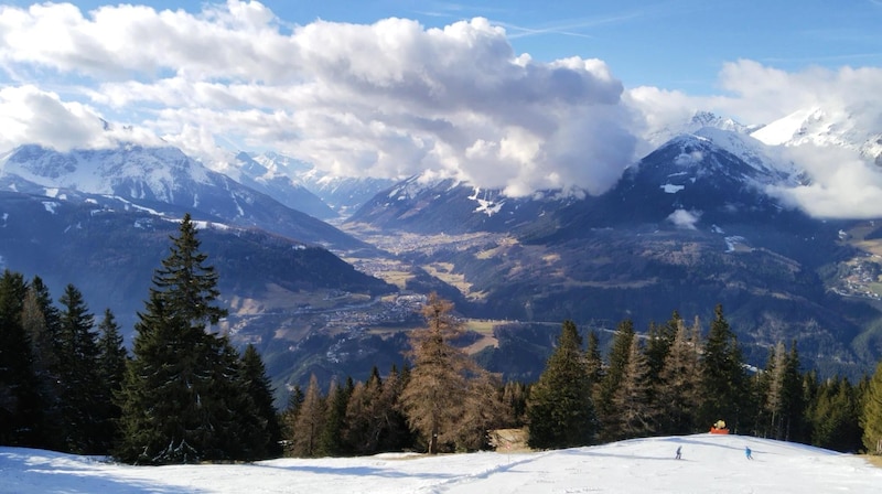 Im Aufstieg und bei der Einkehr selbst hat man einen tollen Blick ins Stubaital. (Bild: Peter Freiberger)