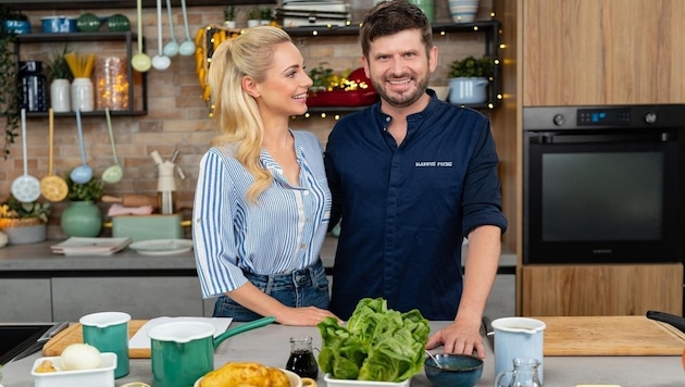 Silvia Schneider und Markus Fuchs im ORF2-Kochstudio.  (Bild: Silvia kocht ORF2)