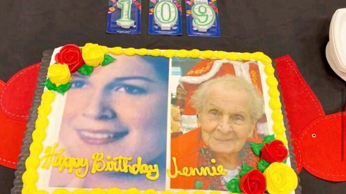 Torte mit Bildern von einst und jetzt für die stolze Single-Frau zum 109. Wiegenfest