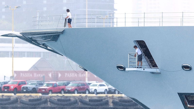 Crewmitglieder der Amadea (Bild: APA/AFP/Eugene TANNER)