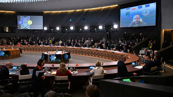 Zu dem Treffen in Brüssel war auch der ukrainische Verteidigungsminister Rustem Umerow ...