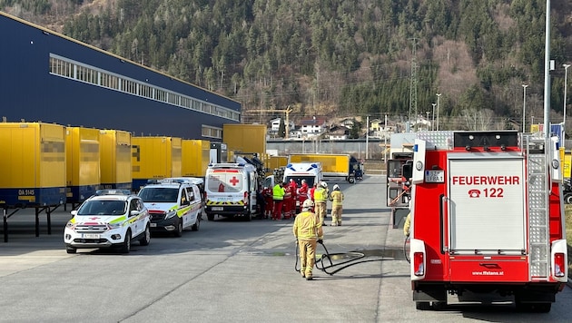 Dozens of emergency services were on site. (Bild: ZOOM.TIROL)