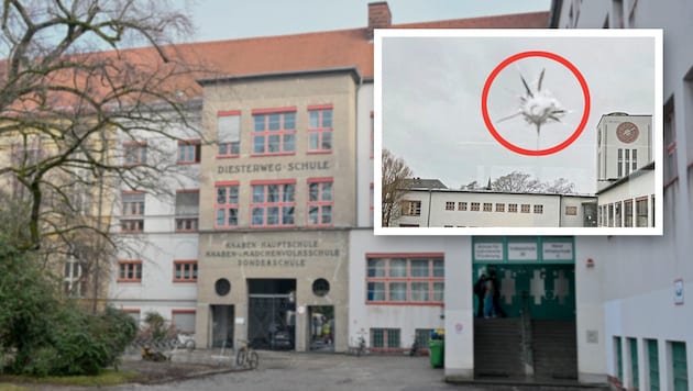 Podle policie byla okna školy Diesterweg v noci ostřelována zbraní podobnou pušce nebo prakem se železnými koulemi. Nahoře jedna z děr po kulkách. (Bild: Harald Dostal, zVg, Krone KREATIV)