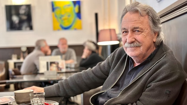 Gert Steinbäcker a grazi Café Kaiserfeldben a Krone-nak adott interjú során. (Bild: Christoph Hartner)