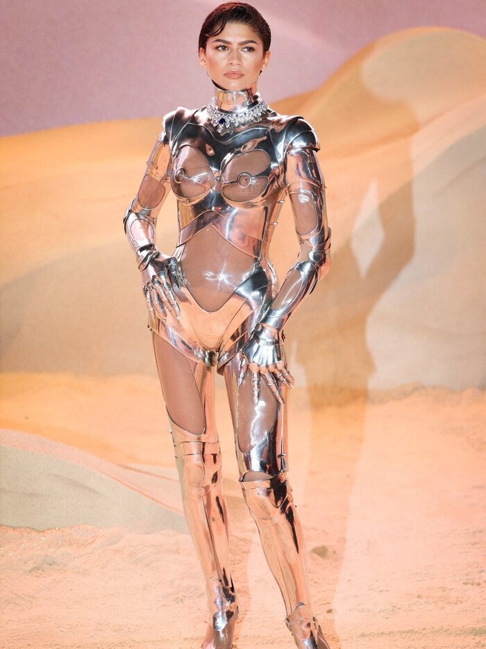 Das Roboter-Outfit stand der Schauspielerin einfach ausgezeichnet.