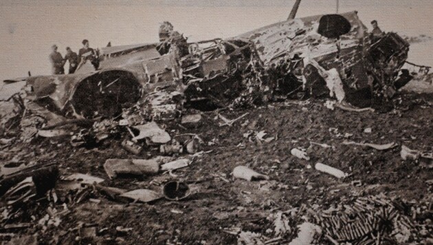 Der Bad Wimsbacher Pfarrer machte dieses Foto vom Wrack des US-Fliegers.  (Bild: Wenzel Markus)