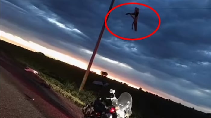 Šestnáctiletý mladík v této poloze přežil hodinu.
