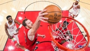 Am Mittwochabend verteilt Jakob Pöltl Körbe in seiner 9. NBA-Saison. (Bild: 2023 Getty Images)