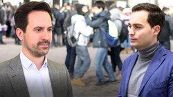 Christoph Wiederkehr (NEOS) und Bildungssprecher Maximilian Krauss (FPÖ) über Gewalt an Wiener Schulen. (Bild: krone.tv; stock.adobe.com)